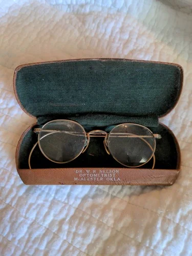 1920-30’s Antique Wire Rimmed EyeGlasses with case