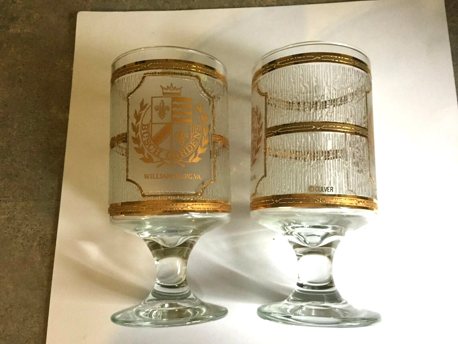 2 CULVER SOUVENIR BUSCH GARDENS WILLIAMSBURG VA 22 KT GOLD 14 OZ FOOTED GLASSES