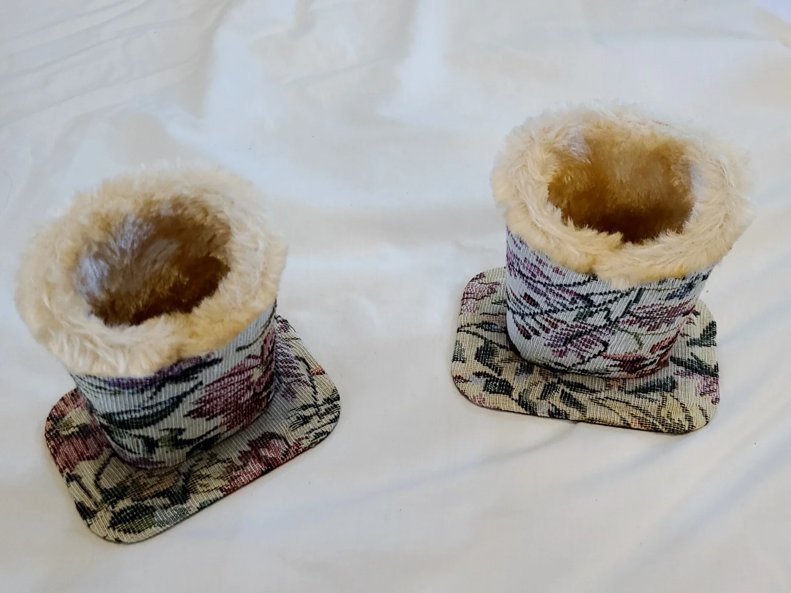 2 Novelty PLUSH LINED Desktop Eyeglass Holders Floral Tapestry 4.5 Inch Tall