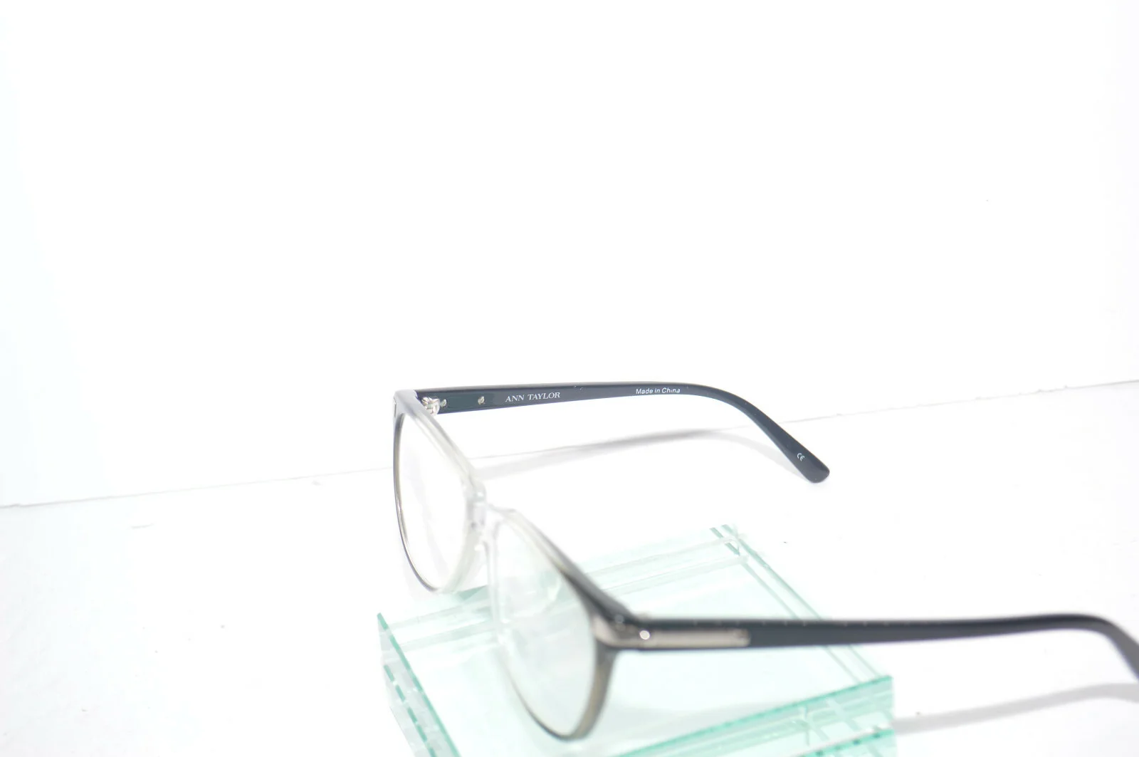 Ann Taylor AT302 Eyeglasses Frames 52[]16-135MM Black Fade to Clear Nice 3