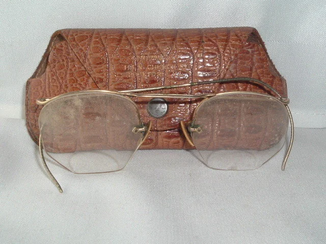 ANTIQUE DR. LINUQUIST OPTICIAN ROCKFORD ILLINOIS EYEGLASSES & ORIGINAL CASE