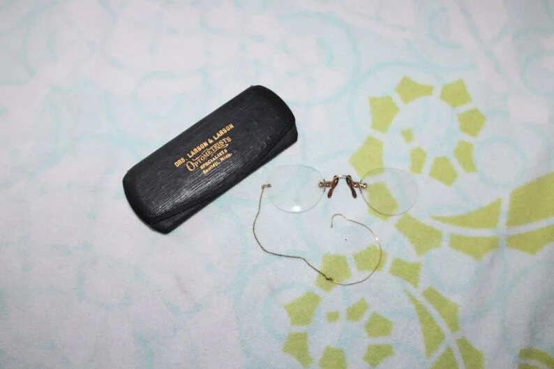 Antique Pins Nez Eyeglasses Nose Pinch with Case Circa 1901 2