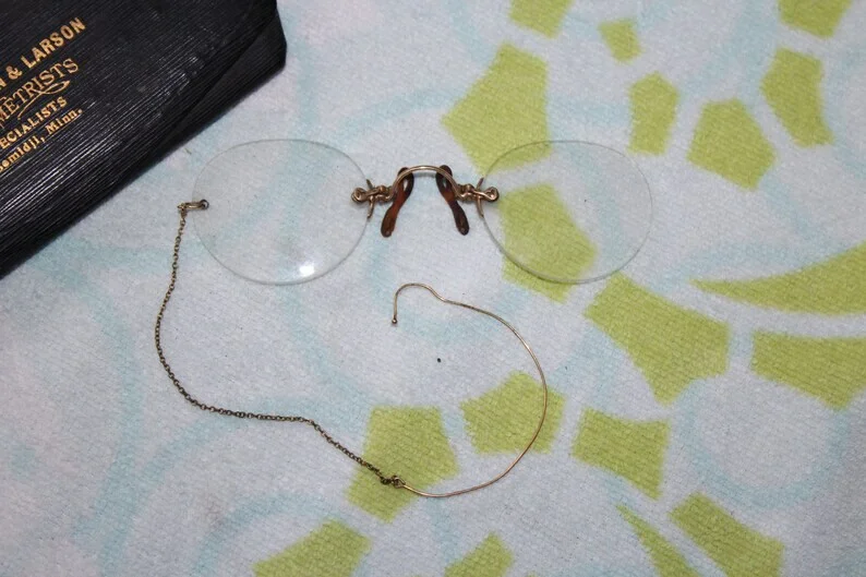 Antique Pins Nez Eyeglasses Nose Pinch with Case Circa 1901 3