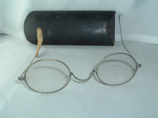 ANTIQUE RHINEHOLD HILLE JEWELER & OPTICIAN MENOMONEE FALLS WI EYEGLASSES & CASE
