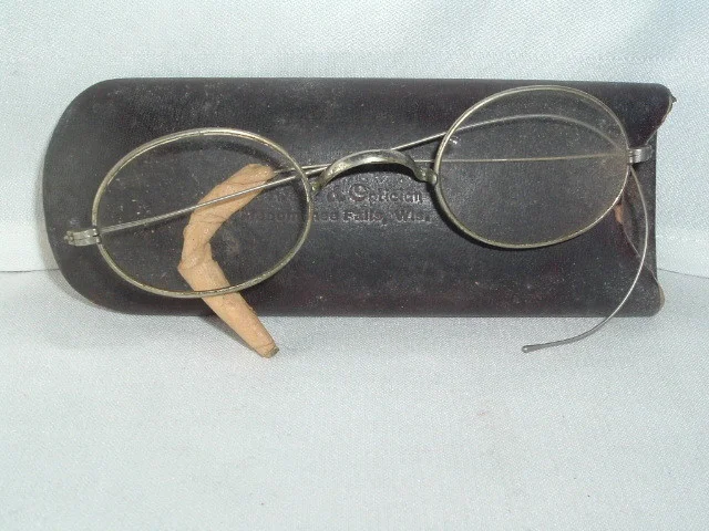 ANTIQUE RHINEHOLD HILLE JEWELER & OPTICIAN MENOMONEE FALLS WI EYEGLASSES & CASE 2