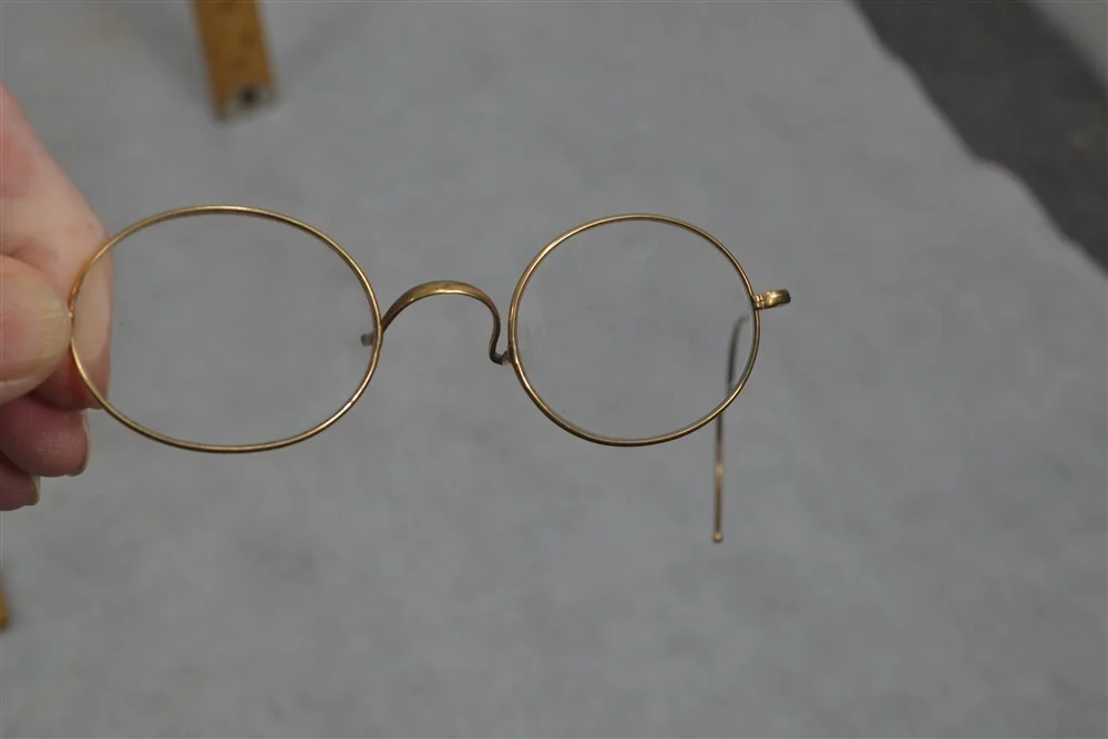 antique wire gold frame eyeglasses not marked oval glasses flexible bow 1900-20 2