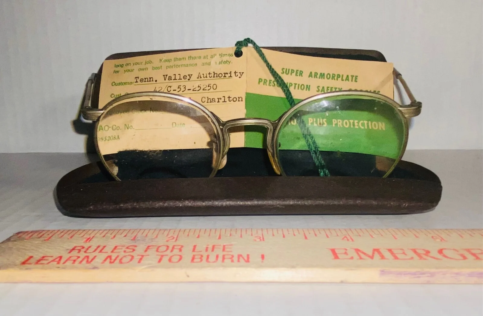 ANTIQUE WIRE RIMMED ROUND BIFOCALS GLASSES CASE HARTZOG FORT WAYNE INDIANA 4