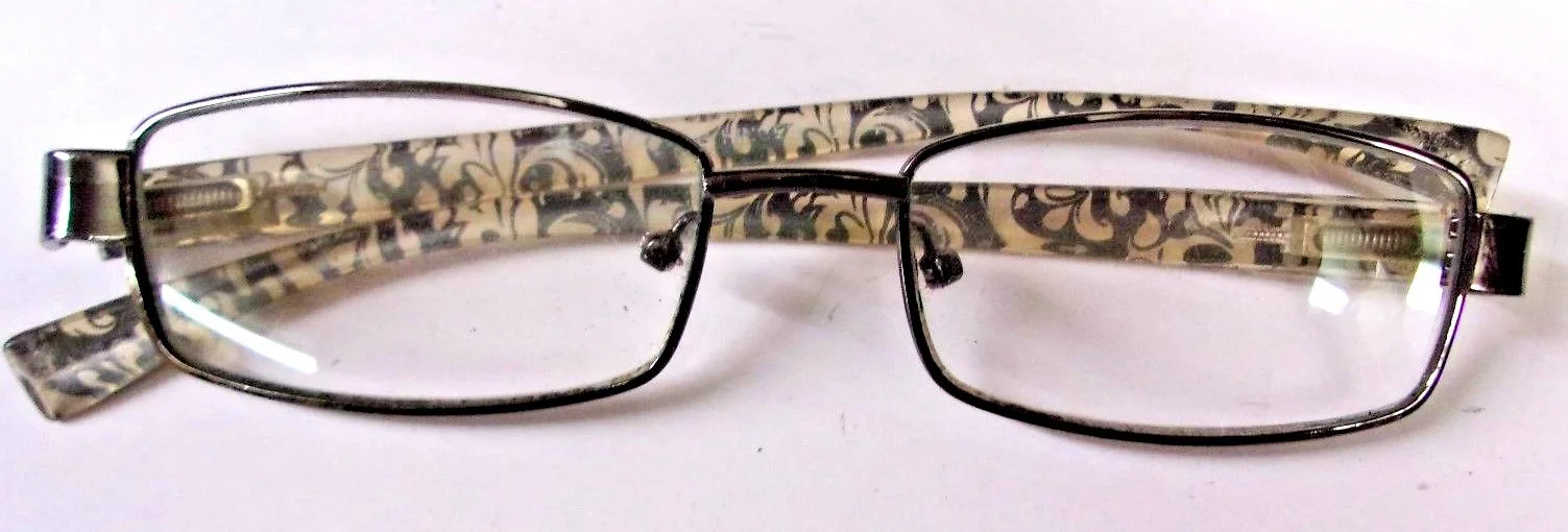 Artsy Black and White Integrated Spring Hinged Eye Glasses