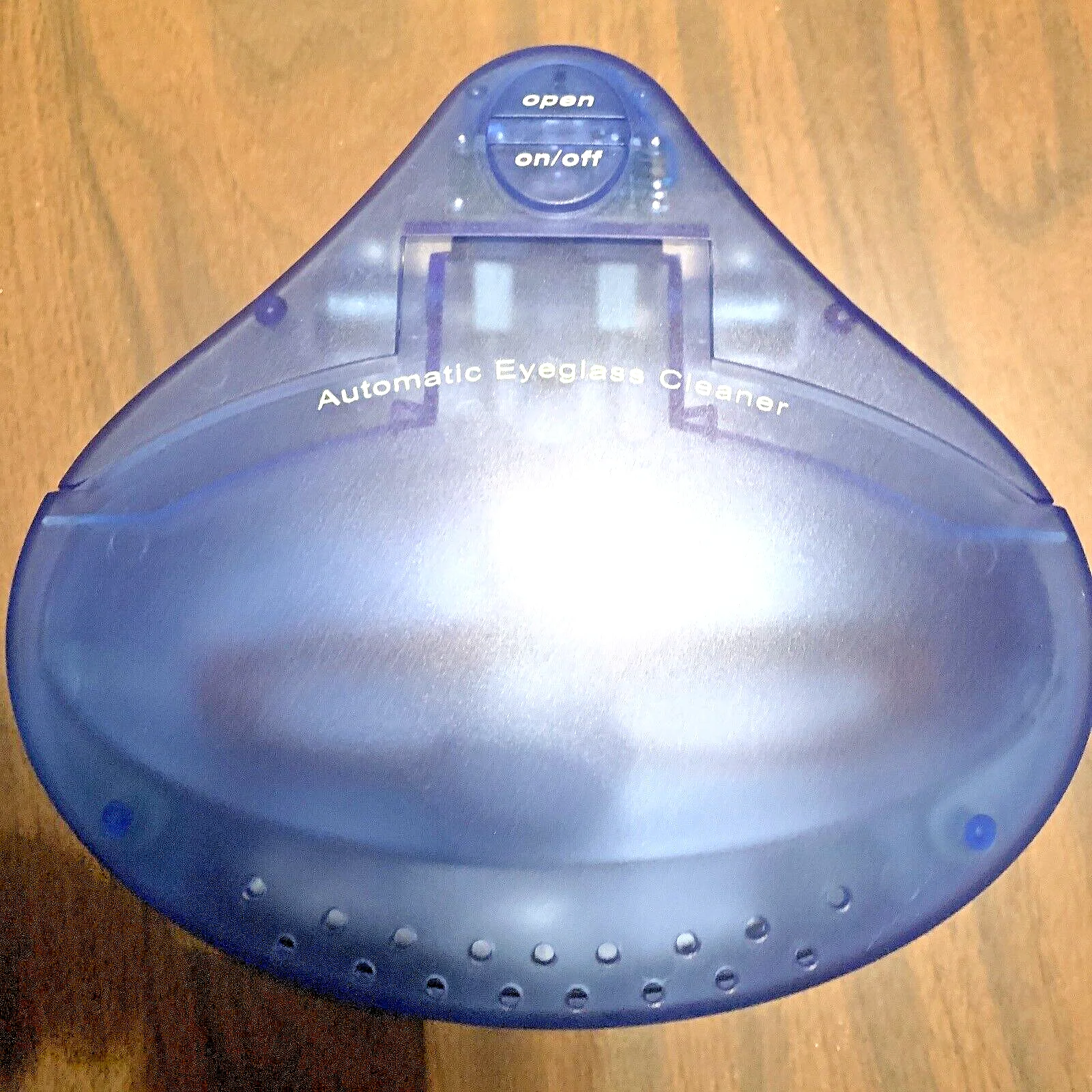 Automatic Eyeglasses Cleaner the Sharper Image Design 3