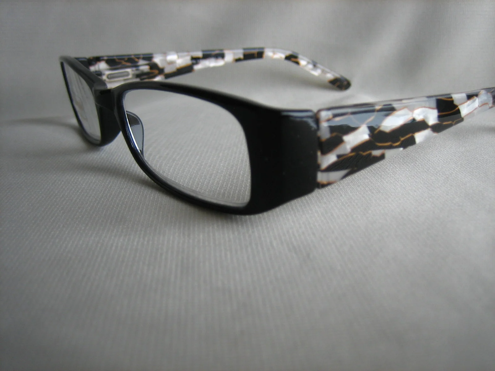 Awesome STAINED GLASS DESIGN PEARL COLOR READING GLASSES Spring Load Frame #2009
