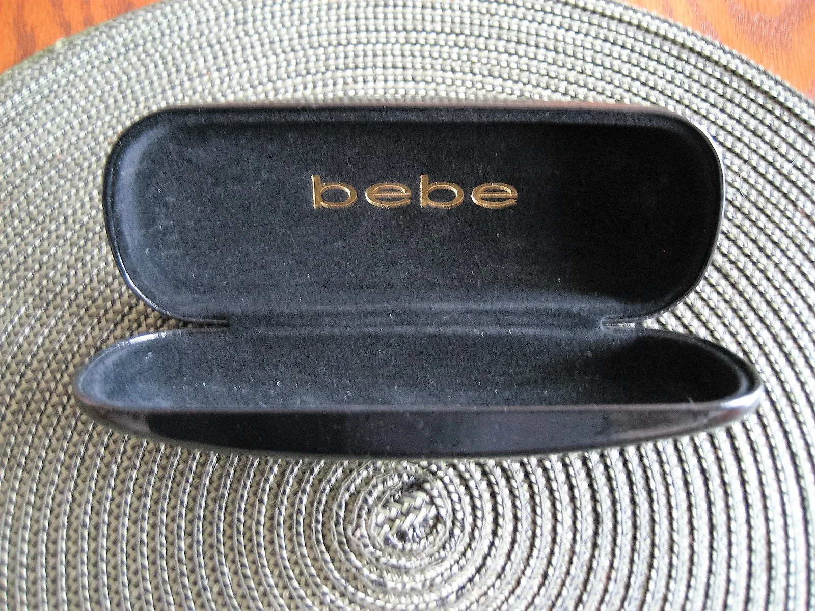 BEBE black glossy clam hardshell eyeglass case 2