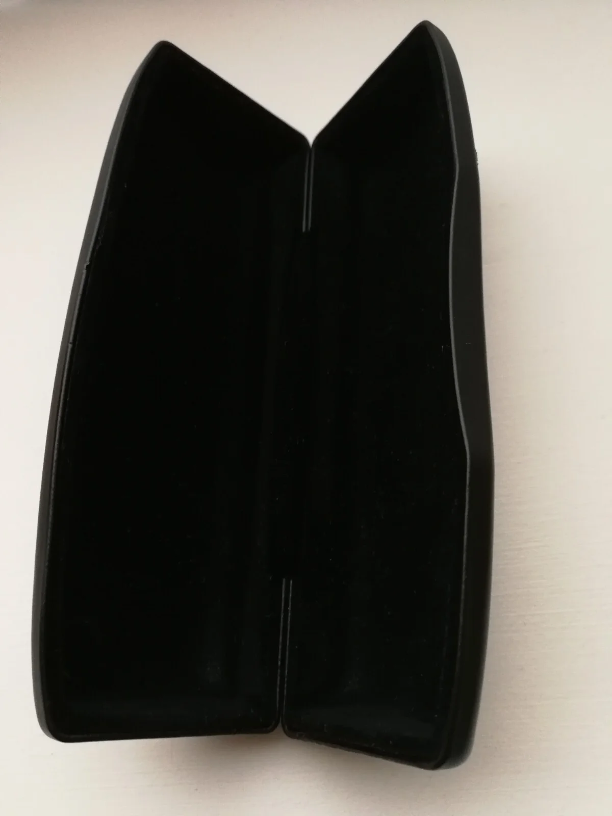 Bebe Eyeglass or Sunglasses Clam shell Case Black with Cleaning Kirkland Cloth 3