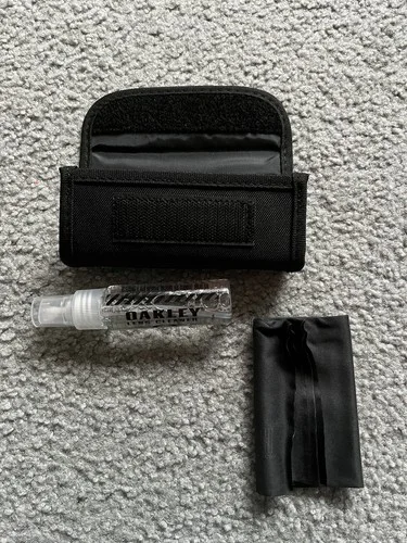 Brand New Oakley Sunglasses Eyeglasses Lens Cleaning Kit and Case 07-012