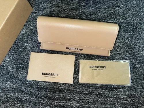 BURBERRY Men 2