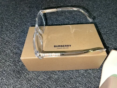 BURBERRY Men 3