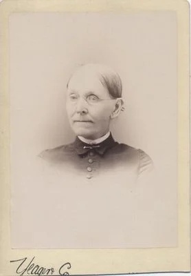 CABINET CARD PORTRAIT OF WELL-DRESSED OLD WOMAN IN EARLY EYEGLASSES -PITTSBURGH