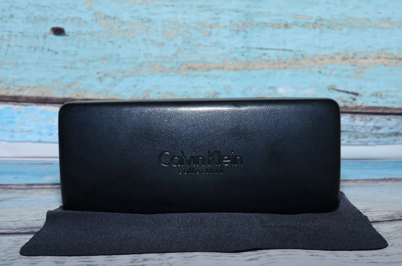 Calvin Klein Sunglasses/Eyeglasses Hard Case Cloth Black Snap Medium 2.5 2