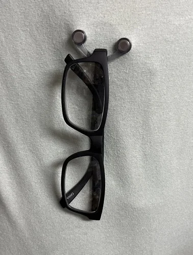 Clip Magnetic Eyeglass Holder Spectacle Sunglasses Badge Hang Hook Shirt Top 3