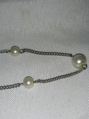 CMc Designer Fashion Eyeglass Holder pearl Silver Chain Anti Slip.