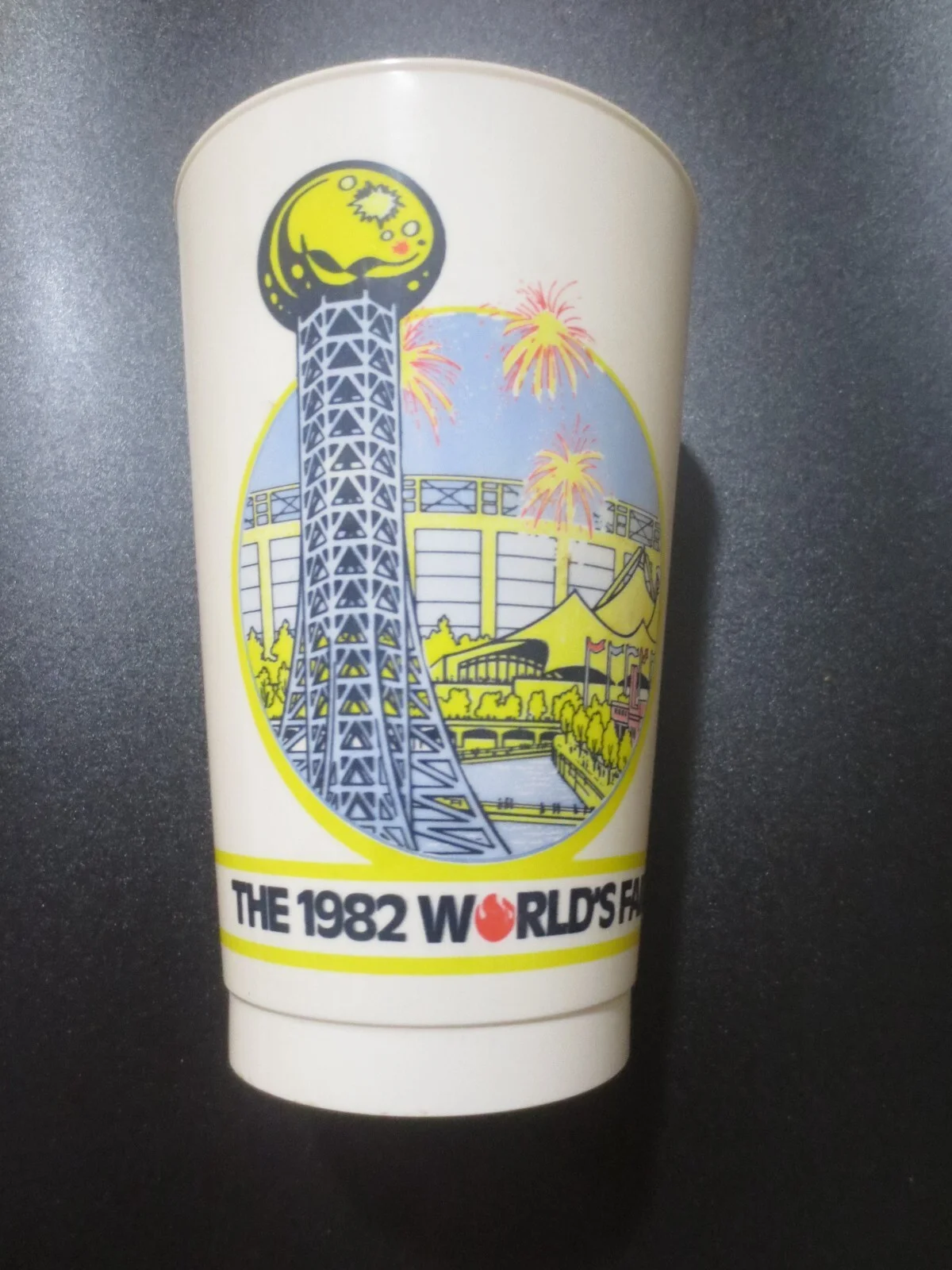 COCA-COLA 1982 Worlds Fair Knoxville, Tennessee plastic tumber