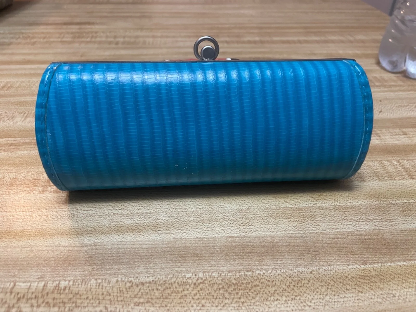 Corinne McCormack BLUE Faux Alligator Skin Hard Clamshell Eye Glasses Case 2