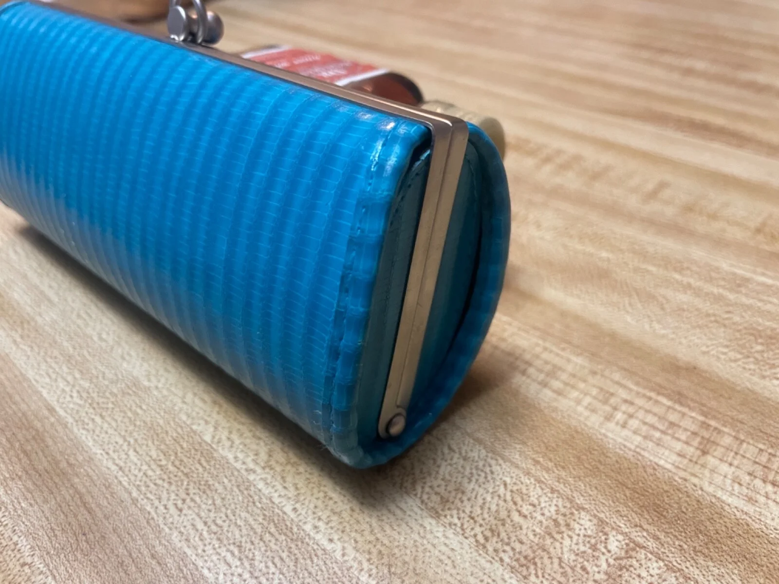 Corinne McCormack BLUE Faux Alligator Skin Hard Clamshell Eye Glasses Case 3