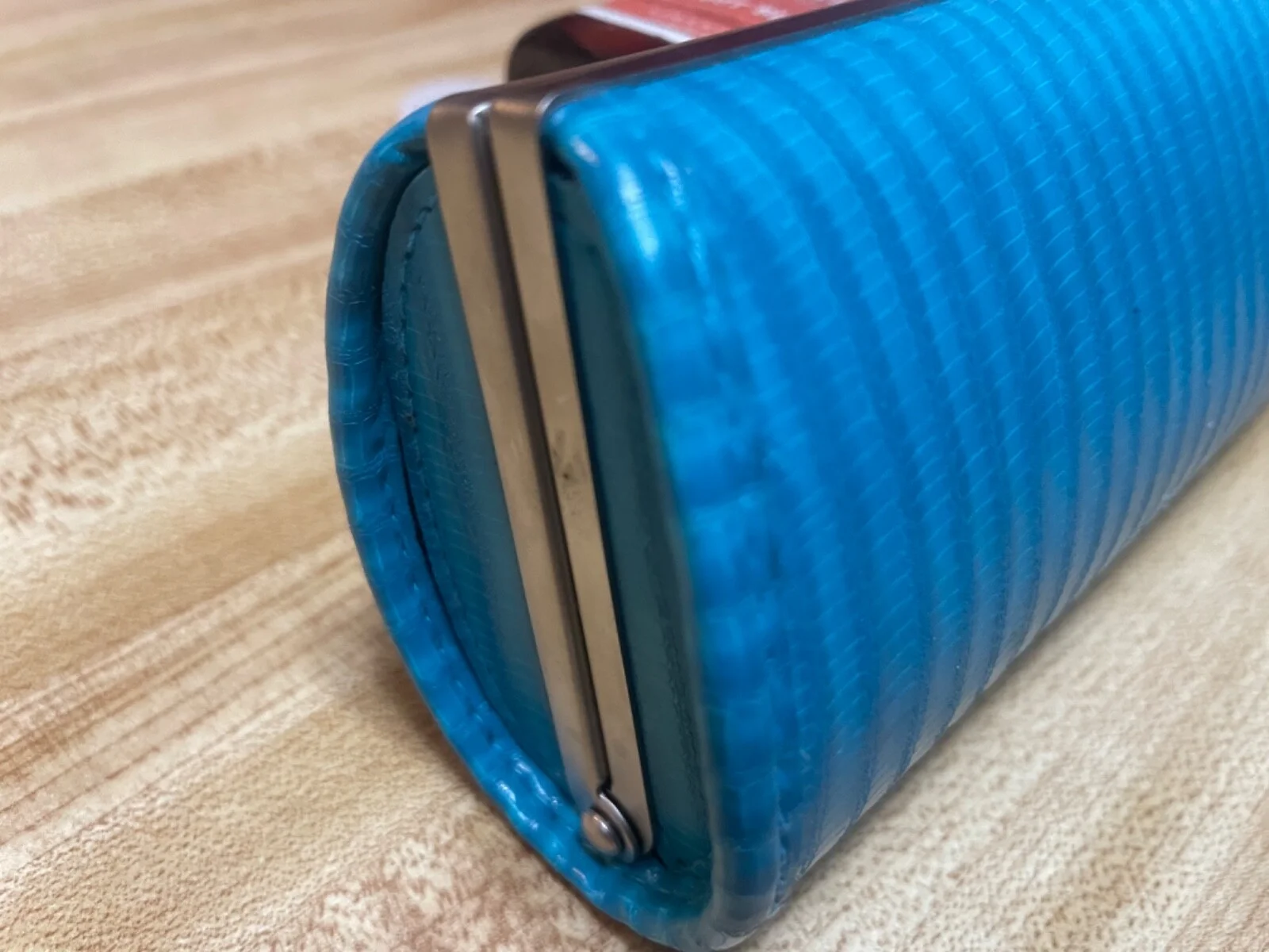 Corinne McCormack BLUE Faux Alligator Skin Hard Clamshell Eye Glasses Case 4