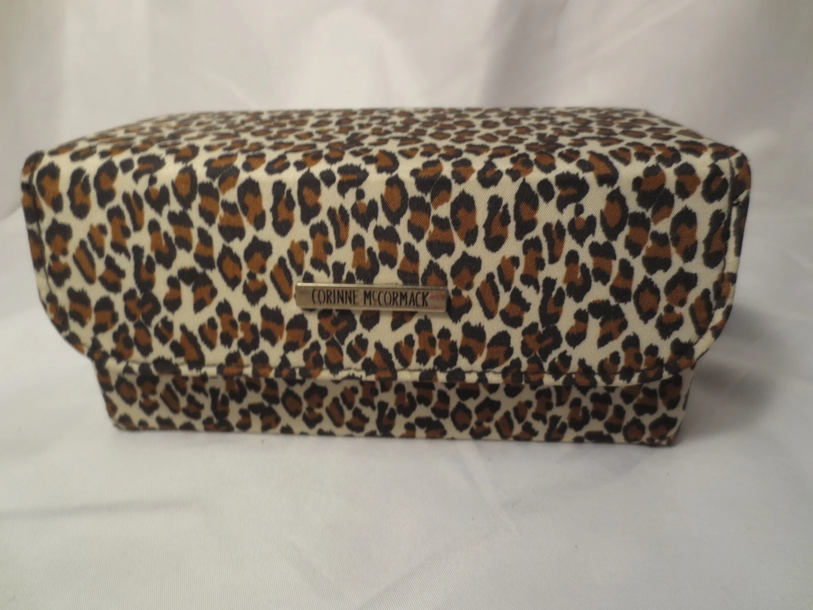 CORINNE MCCORMACK FOLDING EYEGLASS SUNGLASS TRAVEL CASE HOLDS FOUR PAIRS