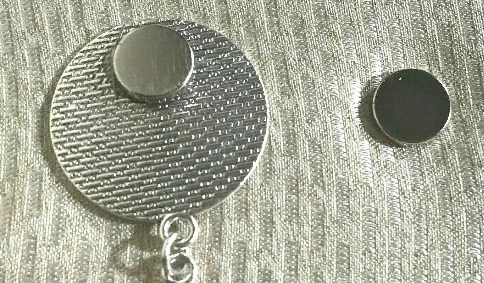 Daisy Stripes Magnetic Badge Eyeglass Holder, Teal Black Magnetic Pin Brooch 2