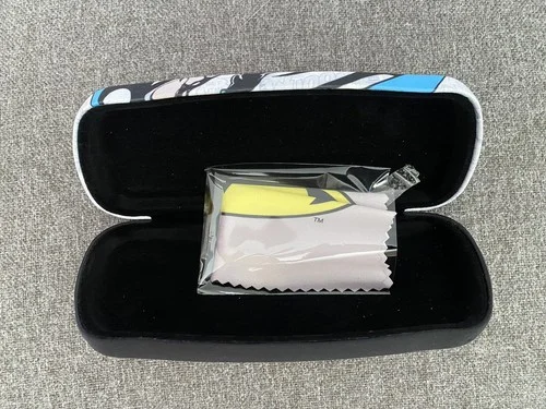 DC Comics Batman Eyeglasses Case With Chest Logo Cleaning Cloth NEW UNUSED 2