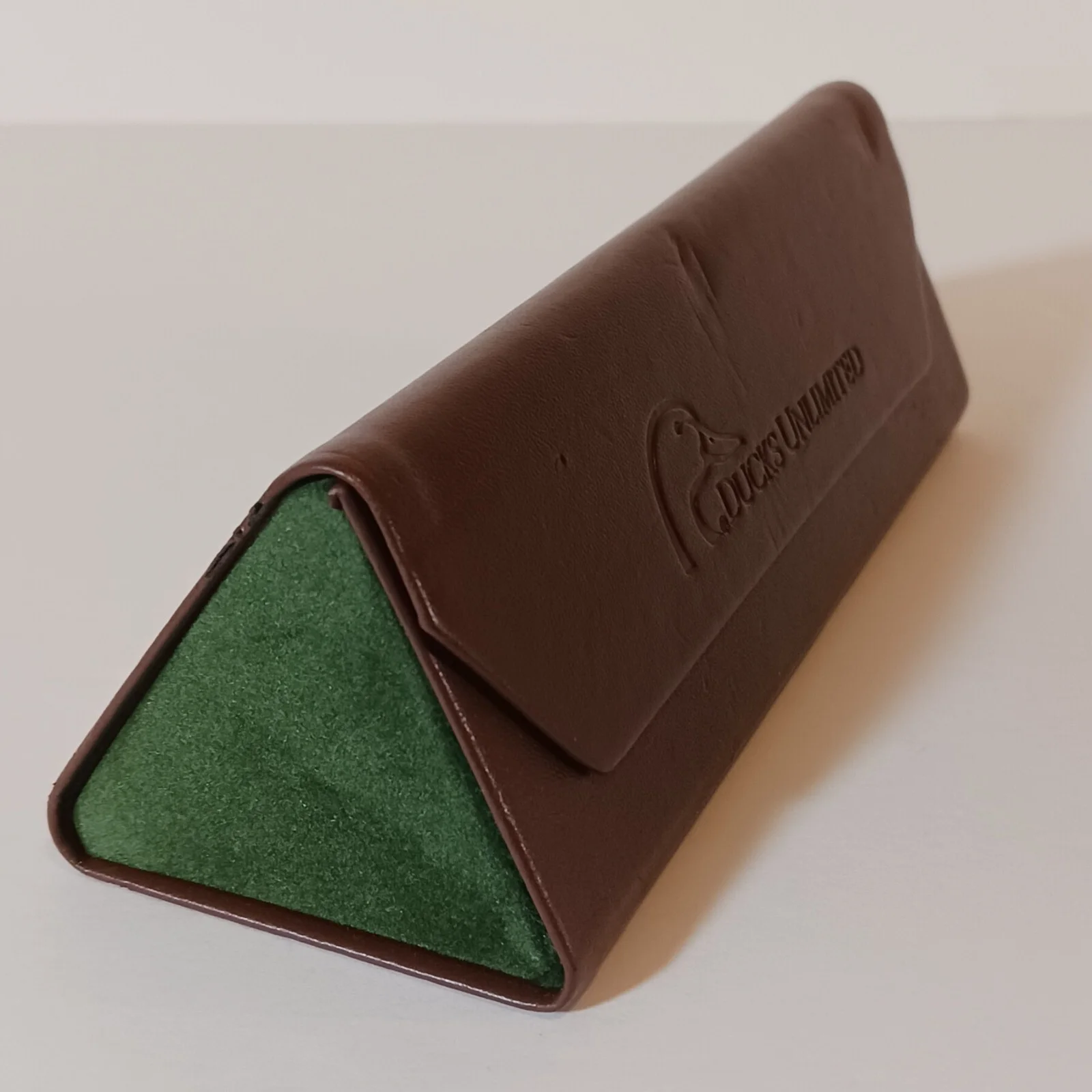DUCKS UNLIMITED Eye Glasses Case Triangular Leather Magnetic Flap Brown Embossed