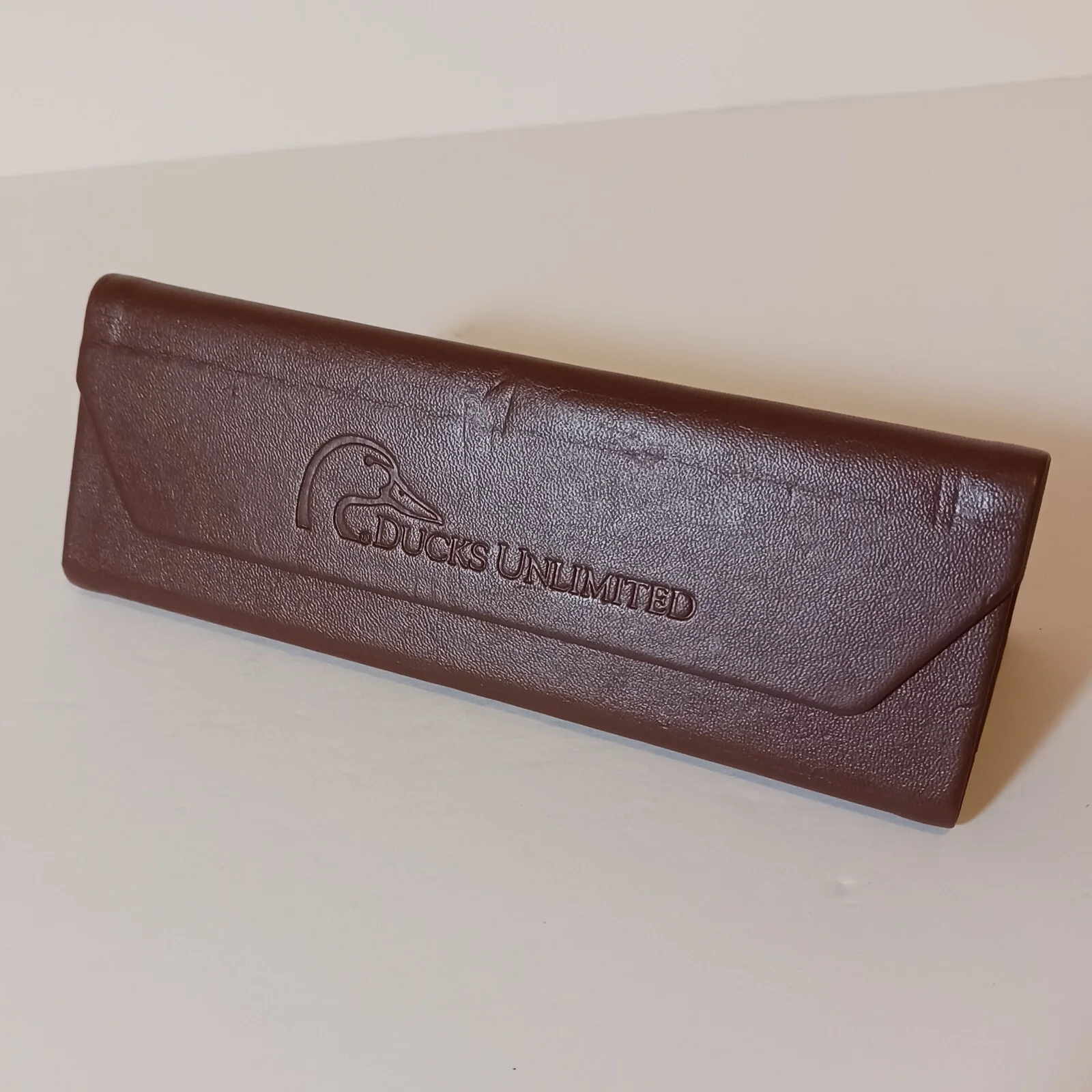 DUCKS UNLIMITED Eye Glasses Case Triangular Leather Magnetic Flap Brown Embossed 2