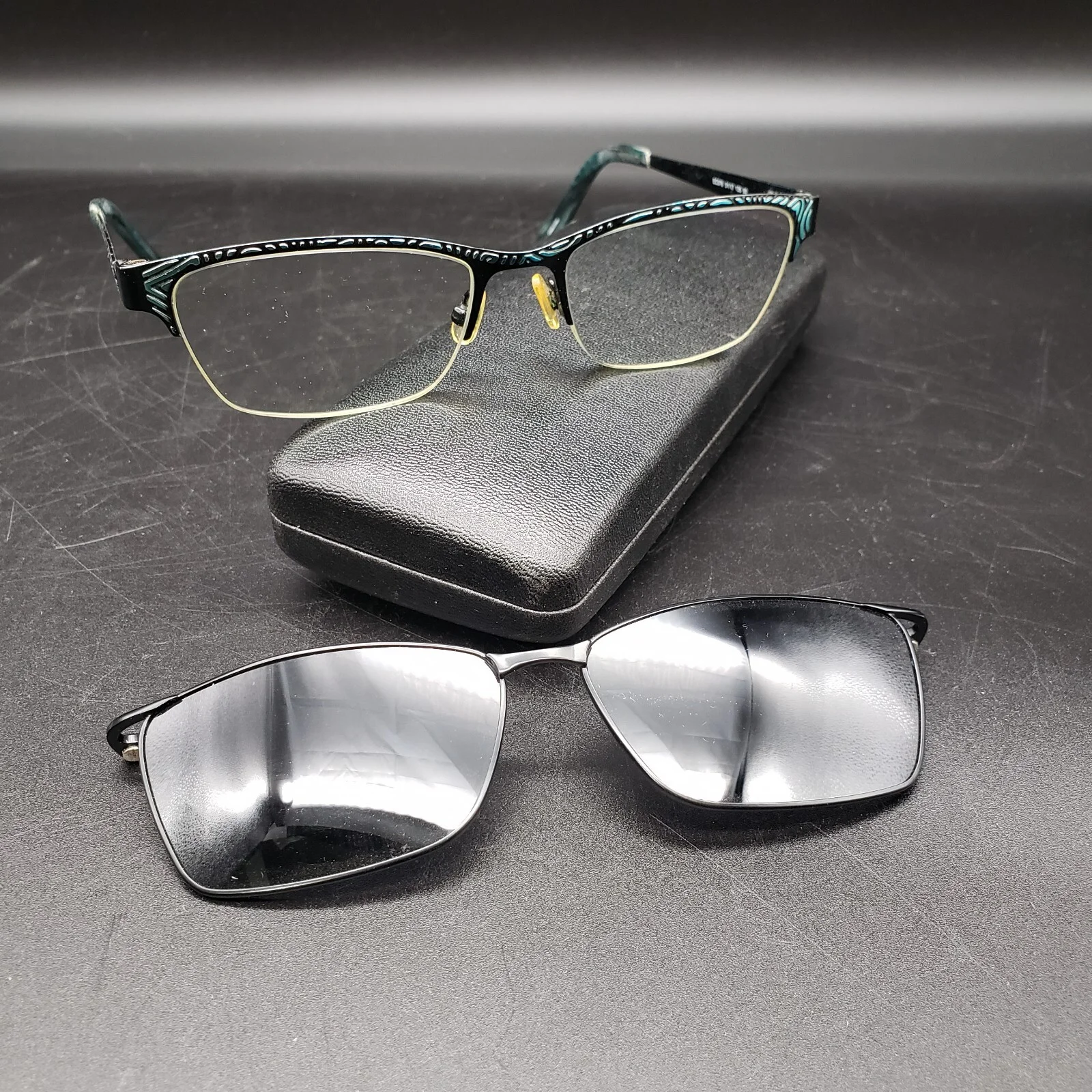 Easyclip Metal Eyeglass Frame and Magnetic Sunglasses Mod PC 172, 52 19 , 135 50