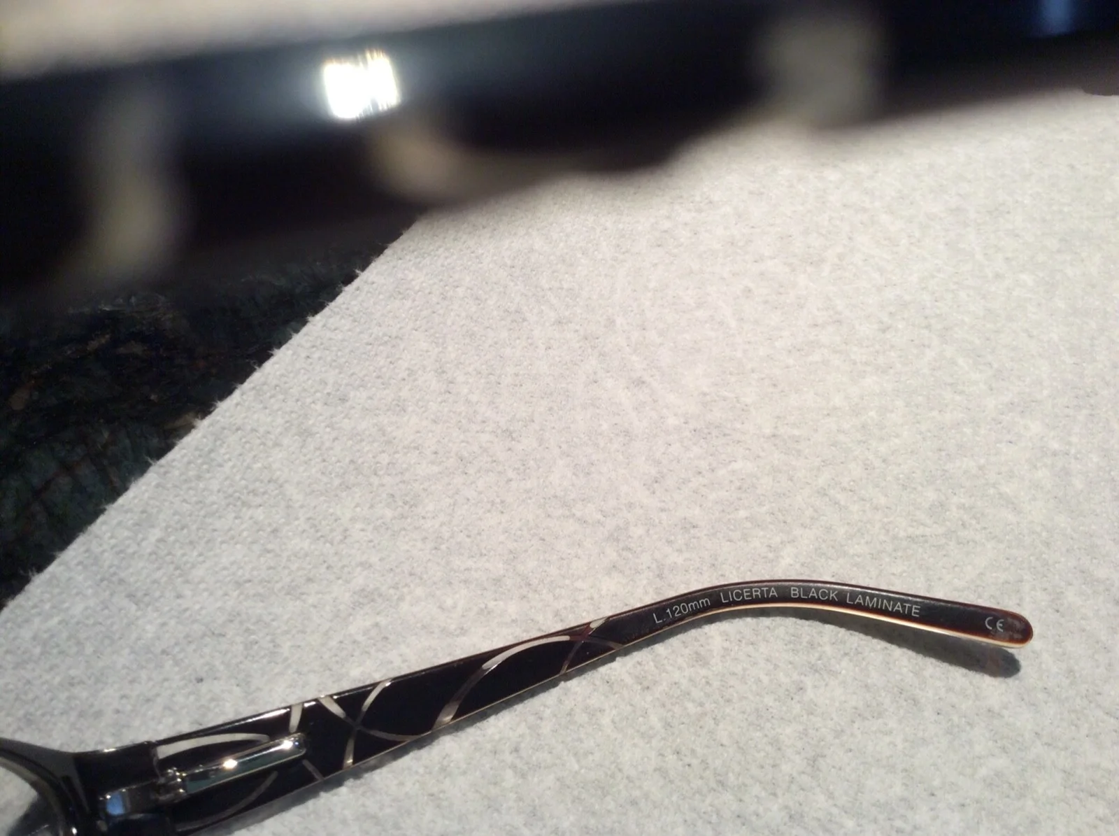 Ellen Tracy Petite Eyeglasses 50-15-120mm Licerta Black Laminate and Case 2