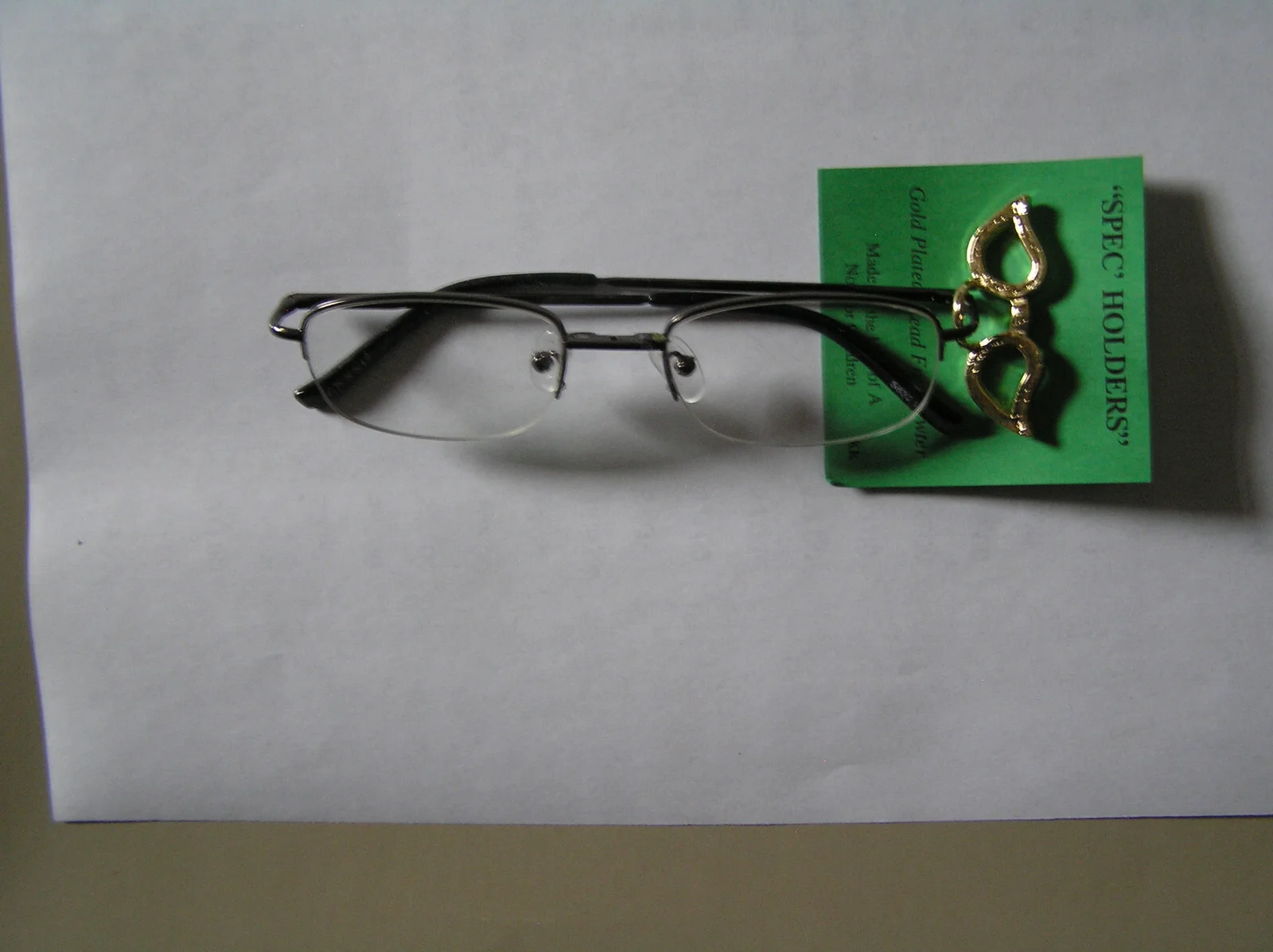 EYEGLASS HOLDER CAT 2