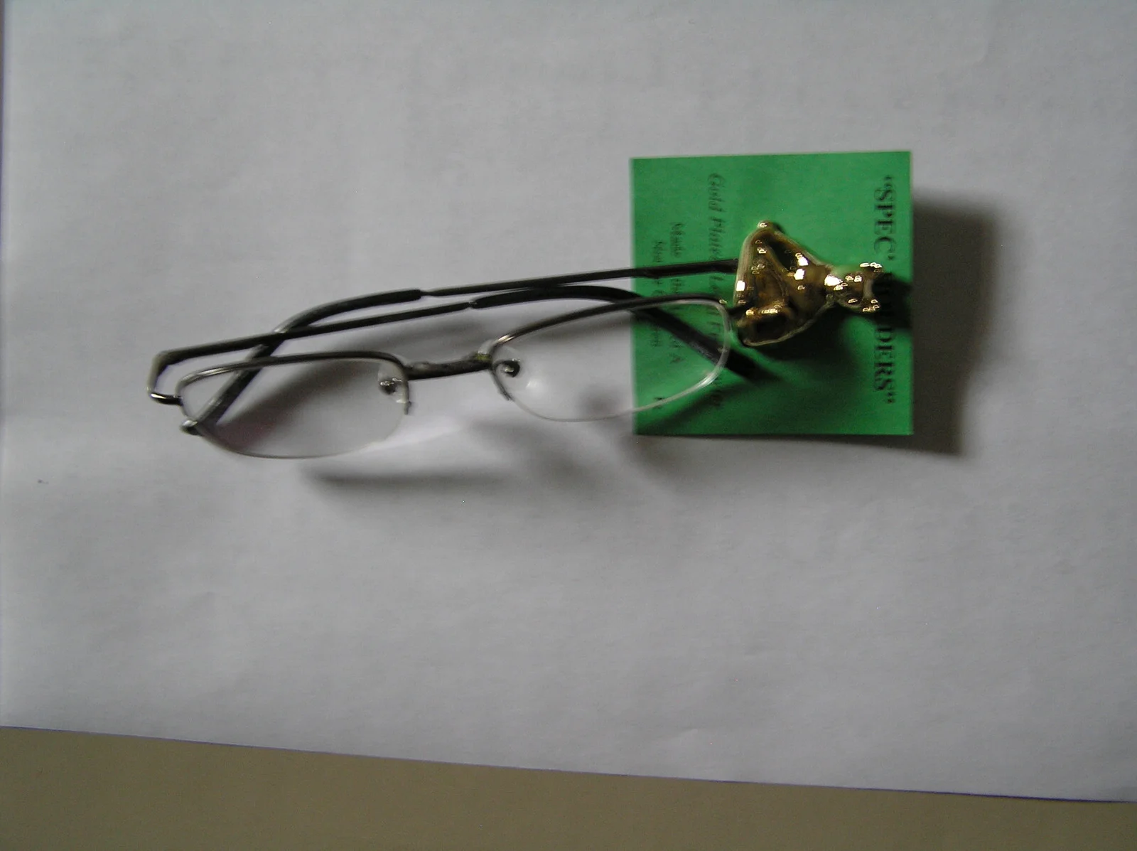 EYEGLASS HOLDER FELINE PIN GOLD PLATED LEAD FREE PEWTER MADE IN USA 2