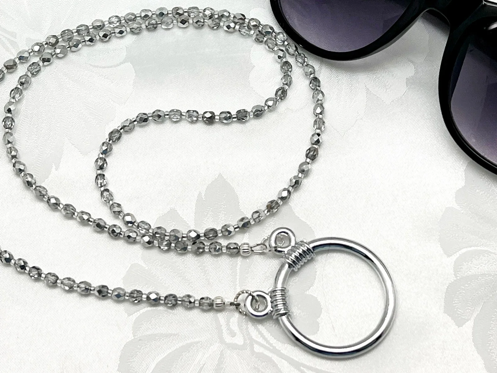 Eyeglass LA Necklace Loop Sparkling Silver Crystal Glasses Holder Ring Chain