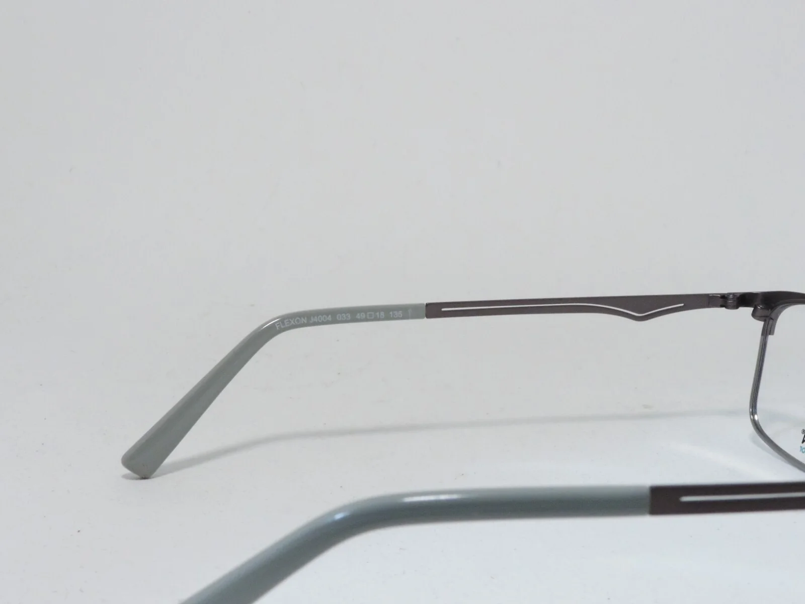 FLEXON KIDS J4004 FLEXIBLE TITANIUM BRIDGE EYEGLASS FRAMES 33 GUNMETAL 49-18-135 4