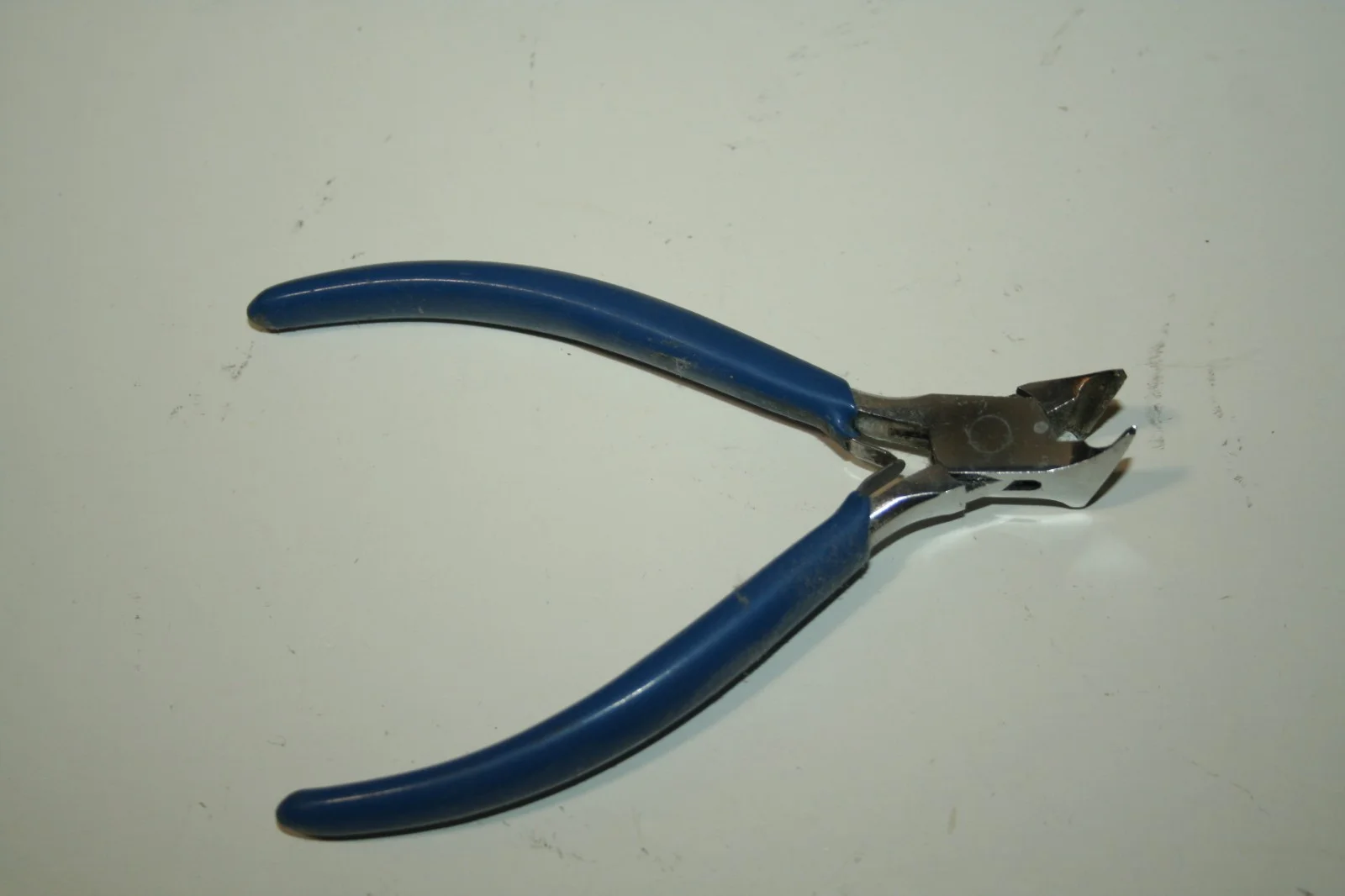 GFC Eyeglass Frame Adjustment Tool, Germany, Cutting Jaw with Slots for wire