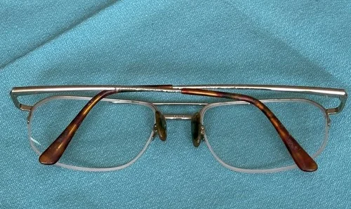 Halston 83 eyeglass eyewear Gold Aviator 1/2 Half rim, 56-18-140. VINTAGE 2