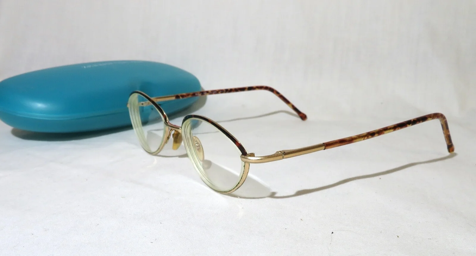 Halston, Italy eyeglass frames Mod H-346, 48-16-135 eyewear eyeglasses w/case