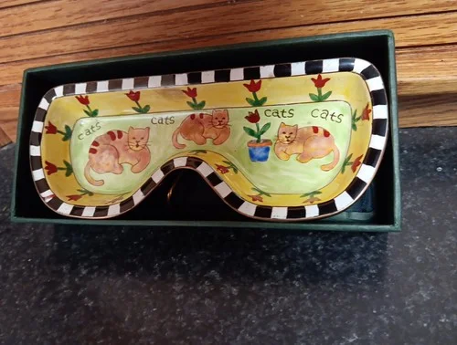 Kelvin Chen 1999 Hand Painted Cat Enamel Over Copper Eyeglass Holder #7764