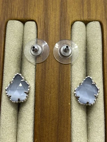 Kendra Scott Tessa stud earrings Silver Tone Slate cat 1