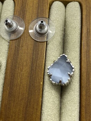Kendra Scott Tessa stud earrings Silver Tone Slate cat 3