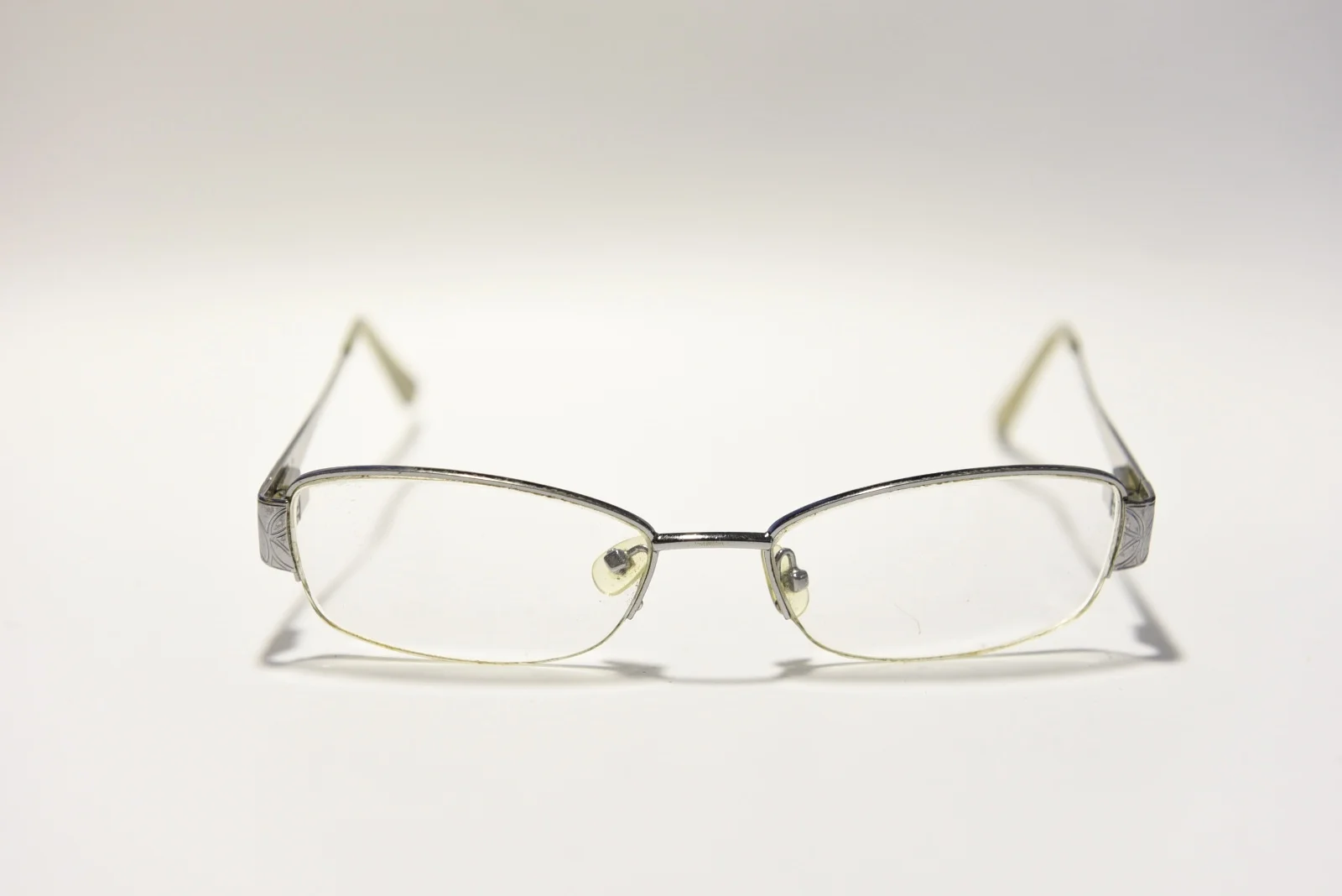 LIZ CLAIBORNE L319 HALF RIM SILVER MOTHER OF PEARL EYEGLASS FRAMES 53-17-135