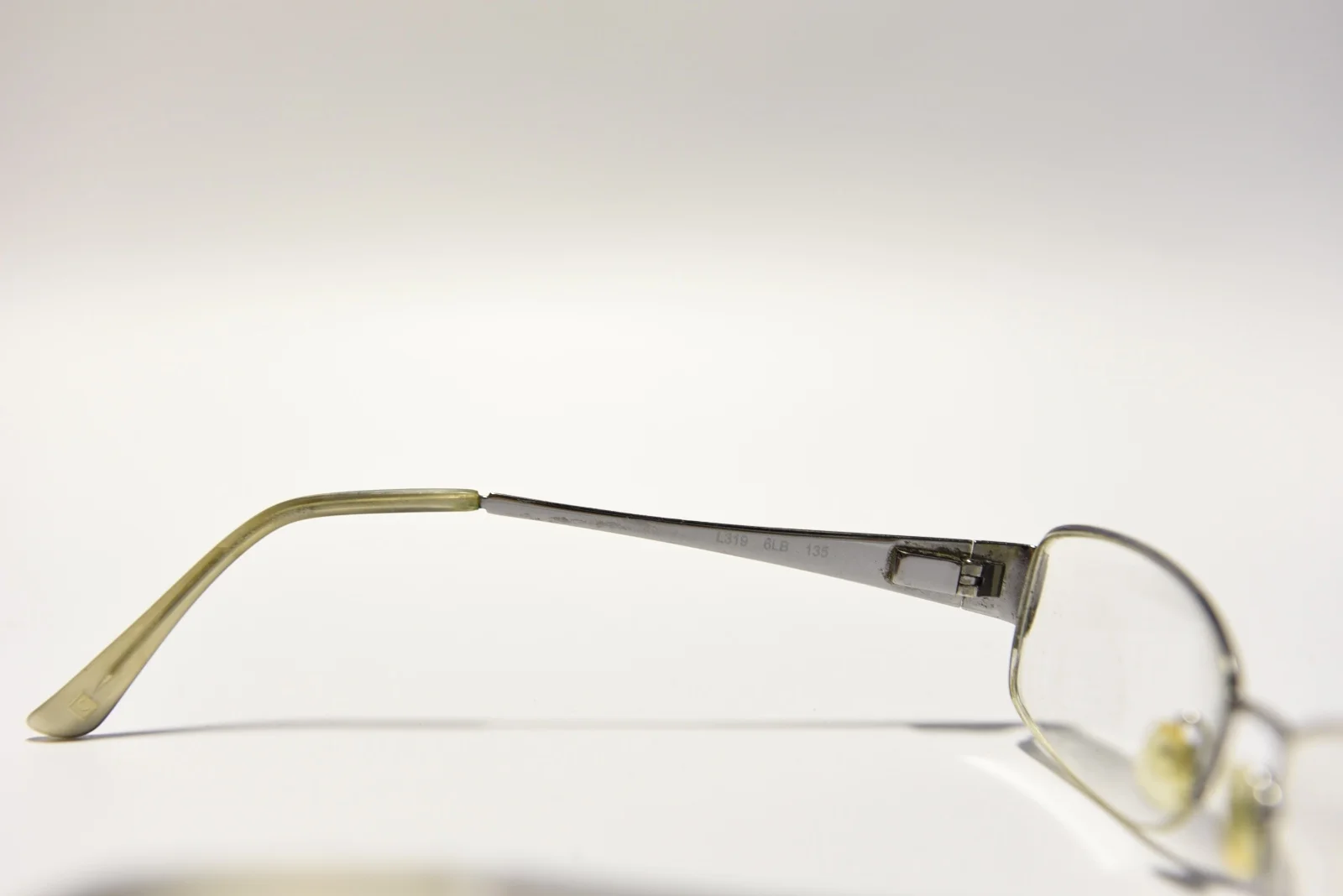 LIZ CLAIBORNE L319 HALF RIM SILVER MOTHER OF PEARL EYEGLASS FRAMES 53-17-135 4