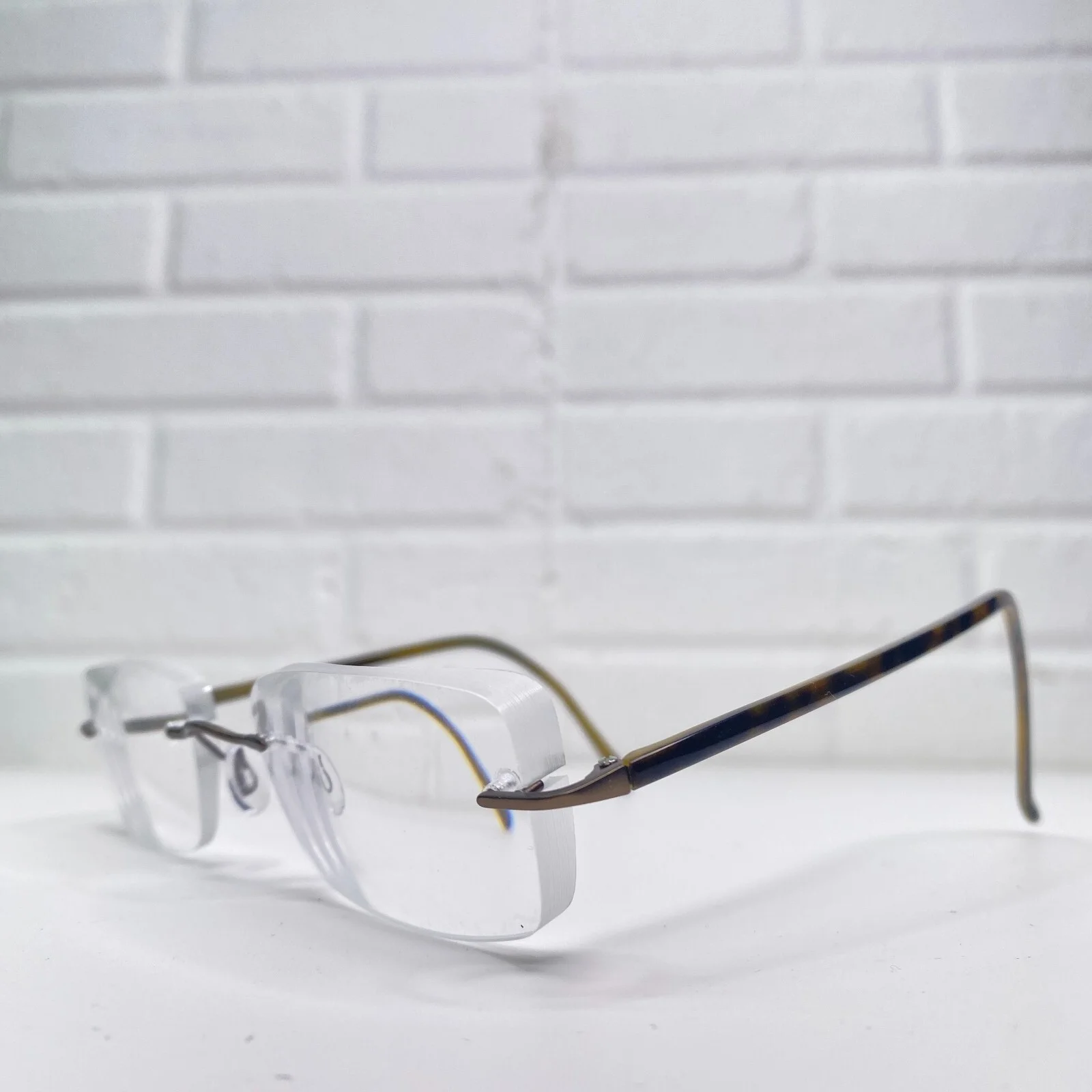 Marchon Airlock 770/37 014 Eyeglasses Frames Brown Women 52-21-140 Rimless 23076 2