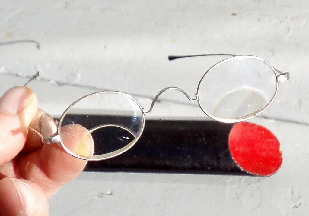 MUSEUM QUALITY PRIMITIVE ANTIQUE BIFOCAL READING EYEGLASSES IN ORIGINAL CASE
