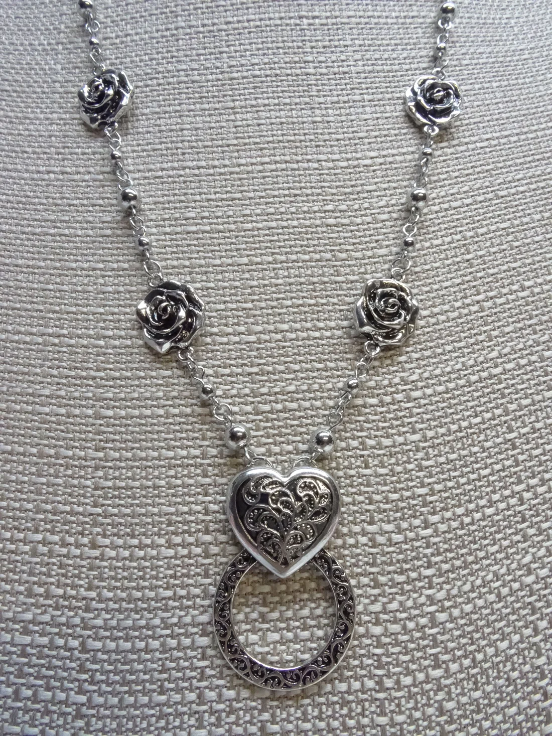 New Antiqued Silver Eyeglass Holder Necklace with Roses & Heart Pendant #Z2030 2