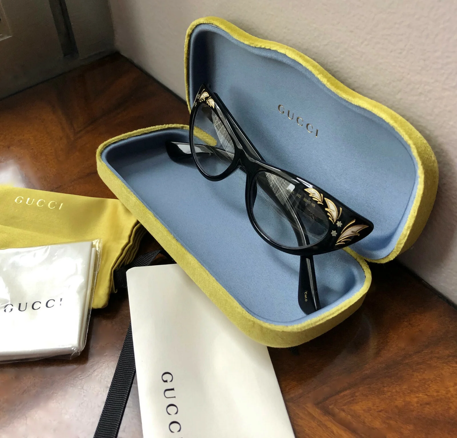NEW GUCCI Retro Narrow Mother-Of-Pearl Black Cat Eye Demo Lens Optical Glasses